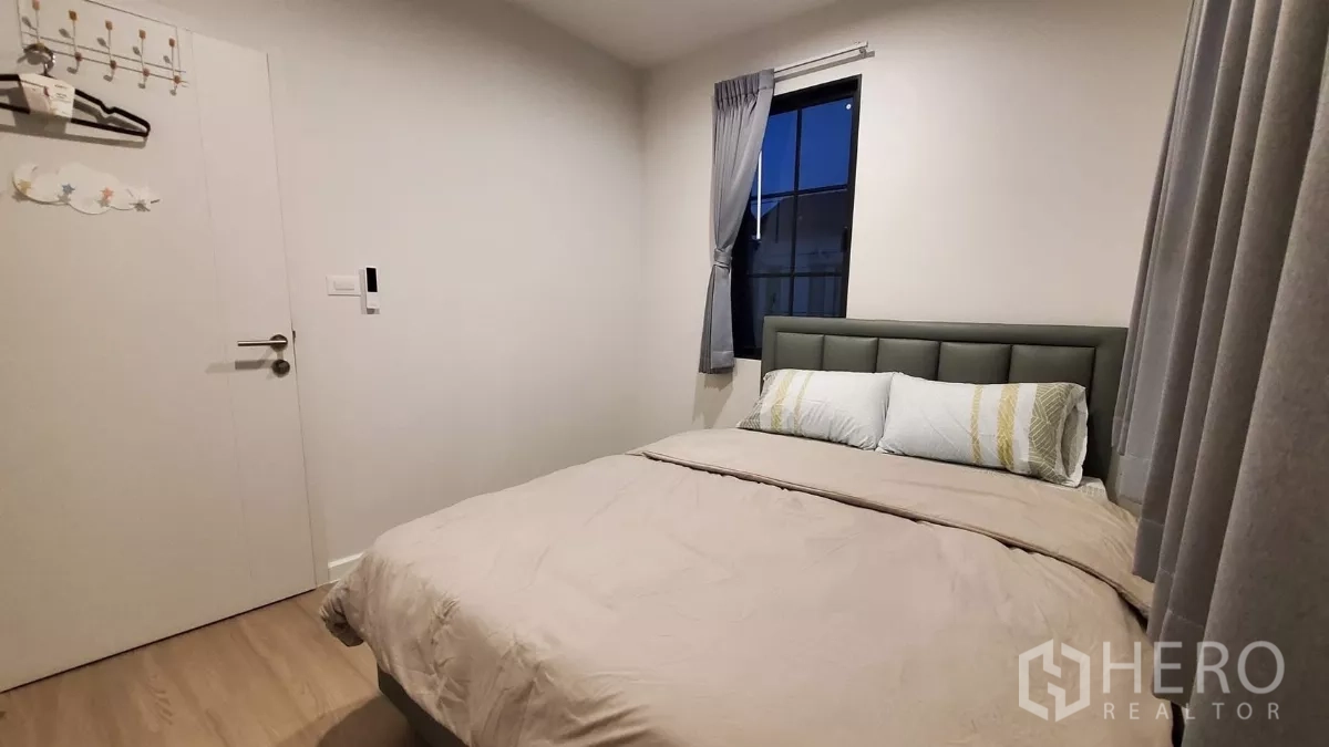 Detached House for rent in Lat Krabang, Bangkok - Compact bedroom view with upholstered headboard and soft lighting.