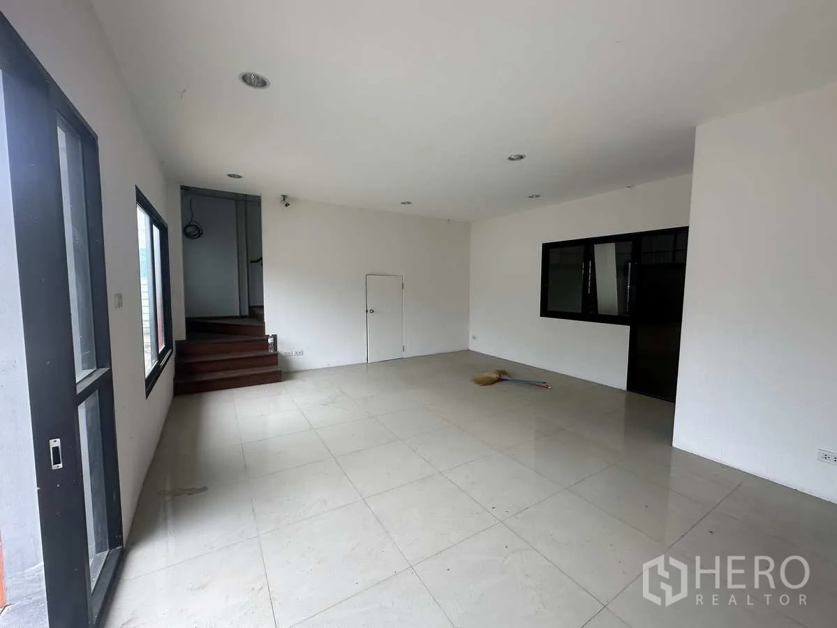 Warehouse for rent or sale in Bang Yai, Nonthaburi - Ground-floor office space with large windows and glossy tiled flooring.