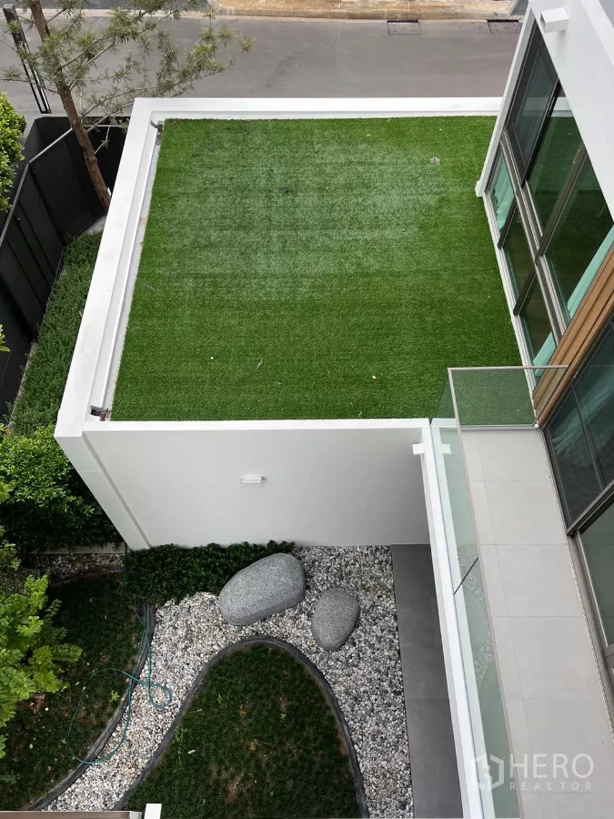 Detached House for rent in Saphan Sung, Bangkok - Rooftop lawn terrace and pebble zen garden seen from above.