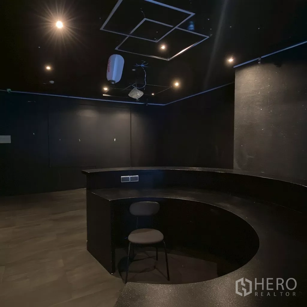 Retail Space for rent - Enclosed room with a built-in semicircular counter and downlights, suitable for back office or bar.