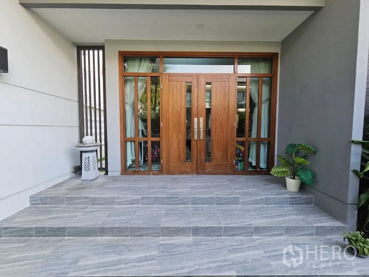 Detached House for rent or sale in Wang Thonglang, Bangkok - Front porch with wide tiled steps and wooden double entry doors.