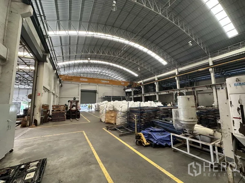 Factory for rent or sale in Khlong Luang, Pathum Thani - Factory loading area with forklift lanes and large roller shutter doors.