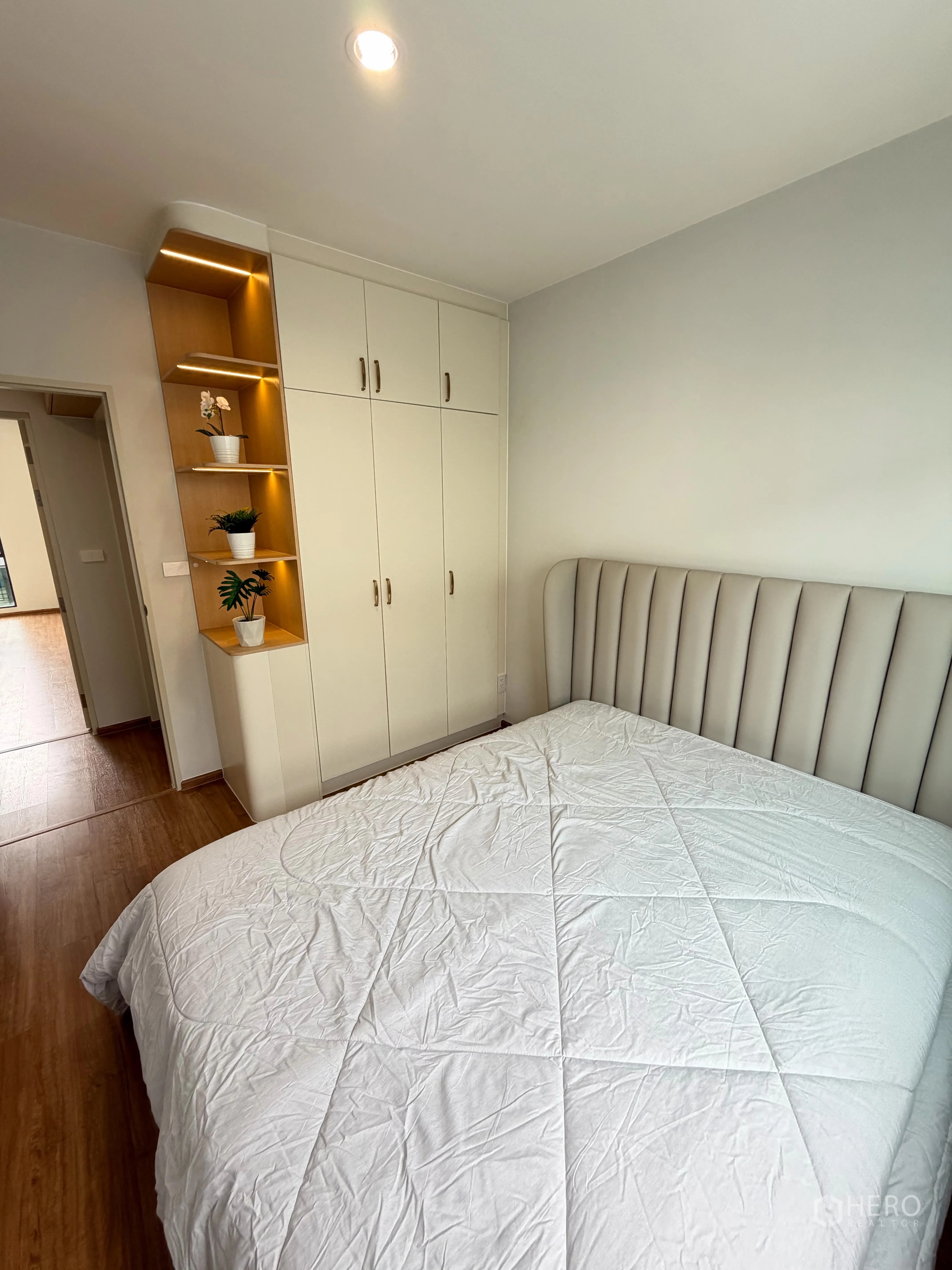 ทาวน์เฮาส์ for rent in Bang Phli, Samut Prakan - ห้องนอนอบอุ่นพร้อมเตียงและตู้เสื้อผ้าบิวท์อิน