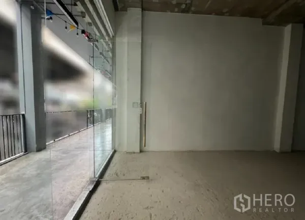 Retail Space for rent in Khlong Toei, Bangkok - Empty retail shell with full-height glass frontage opening to the covered walkway.