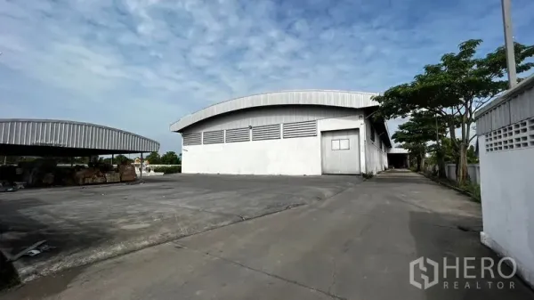 Factory for rent or sale in Pathum Thani - Front elevation of the factory with ample truck turning space and canopy.