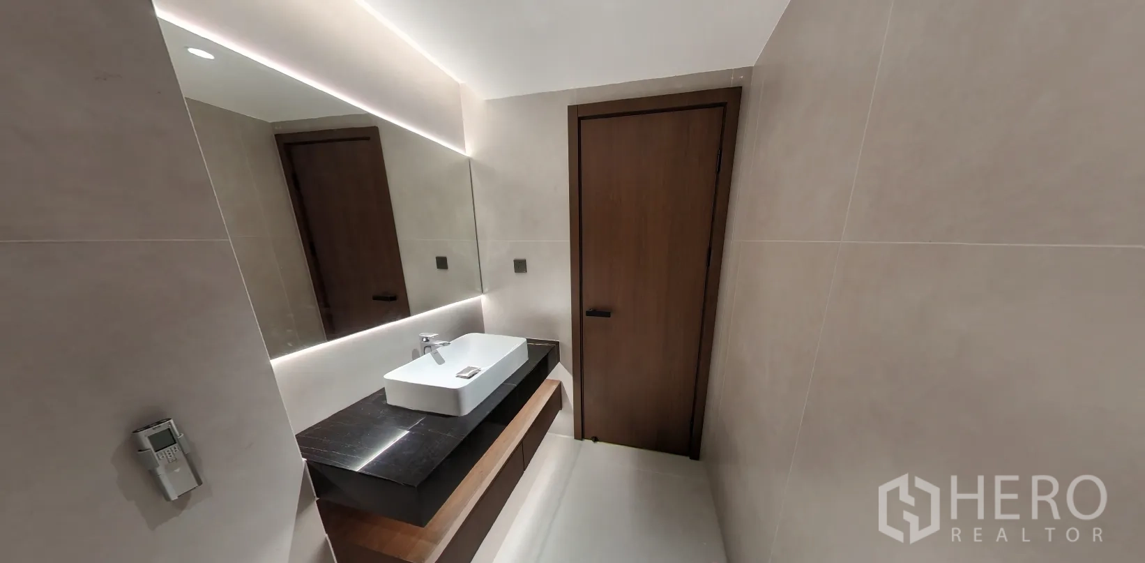 Property Image #15 for property HRE01077
