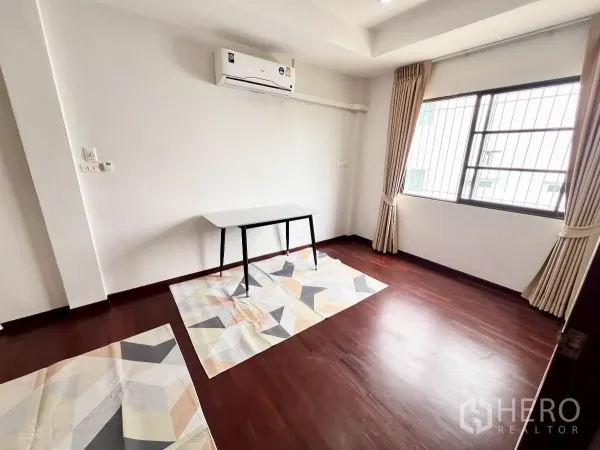 Townhouse for rent or sale in Phra Khanong, Bangkok - Flexible room with air conditioning and barred windows, ideal for a home office.