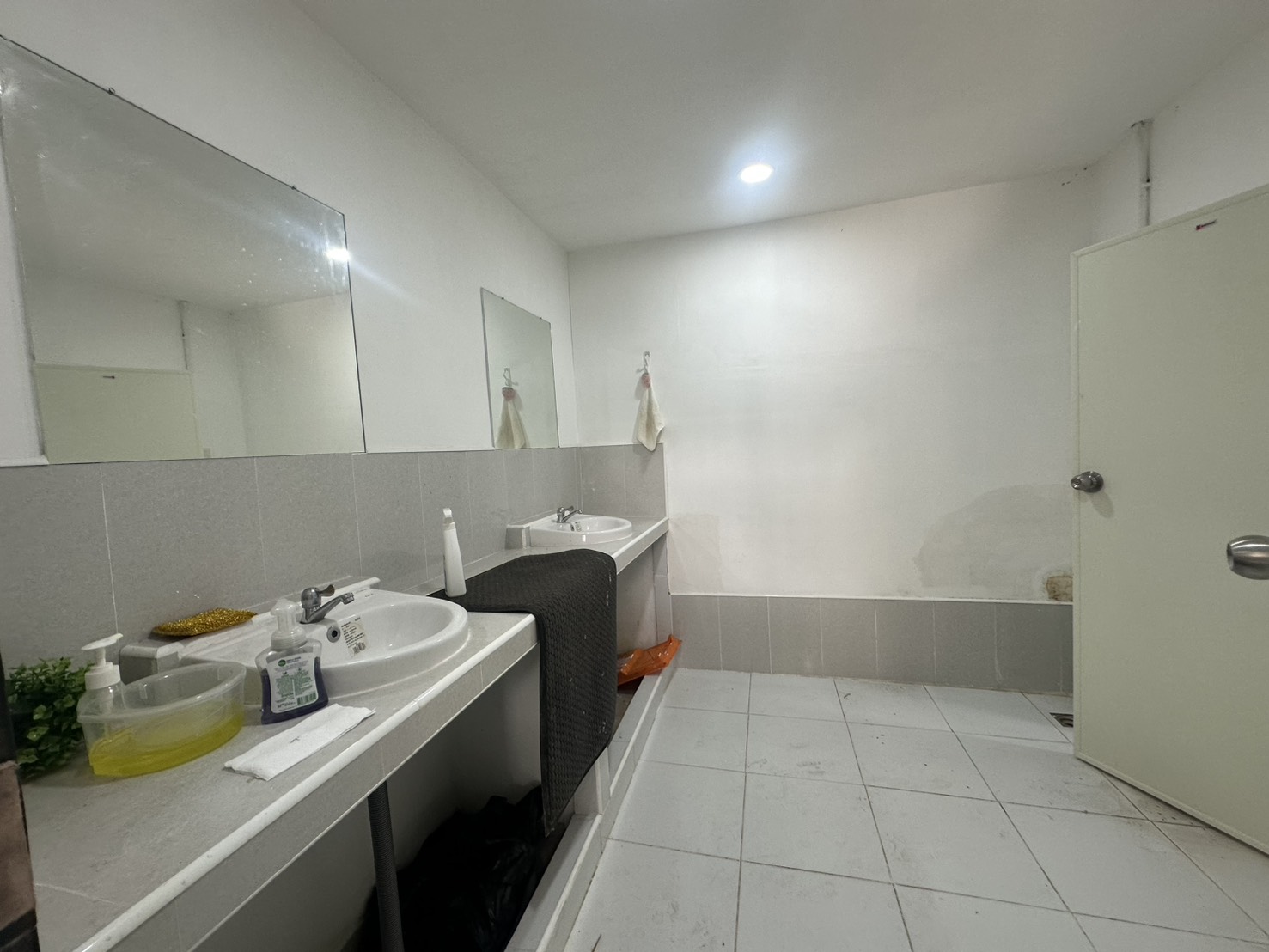 Property Image #9 for property HRE00028