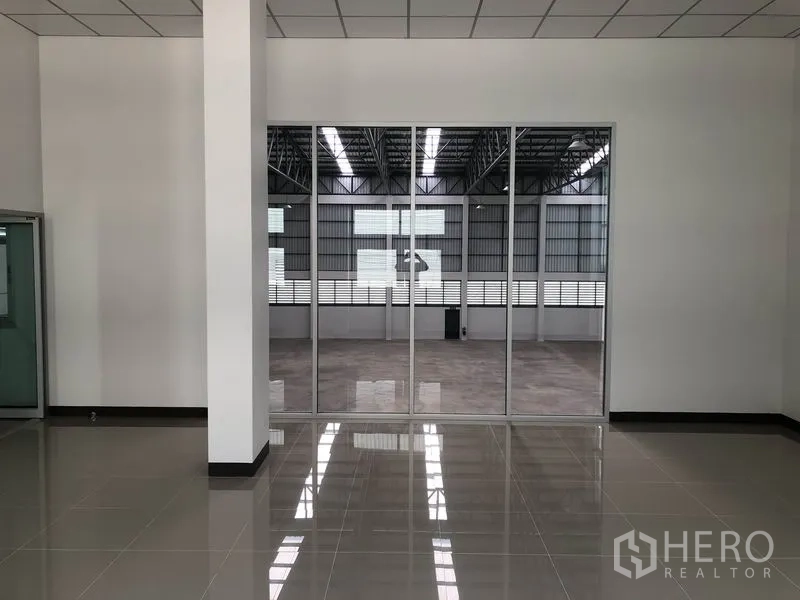 Factory for rent in Phra Nakhon Si Ayutthaya - Office area facing the production floor through full‑height glass panels.