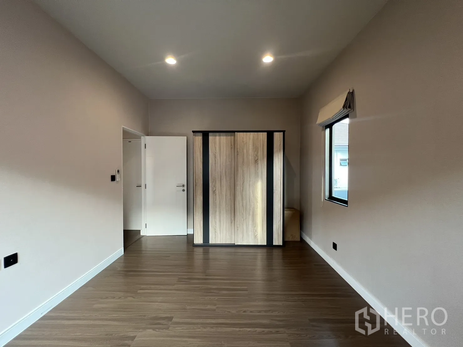 Detached House for rent in Bang Kapi, Bangkok - Third bedroom corner showing wardrobe and two windows.
