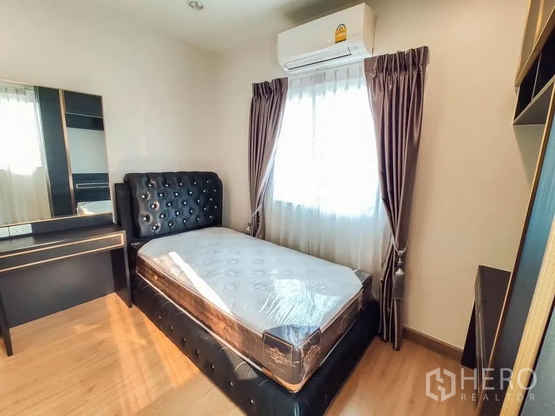บ้าน ให้เช่า - ห้องนอนเล็กเตียงเดี่ยว โต๊ะเครื่องแป้ง และเครื่องปรับอากาศ