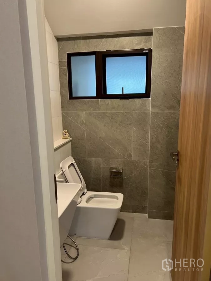 Detached House for rent in Samut Prakan - Maid’s room area with adjoining bathroom in the service quarter.