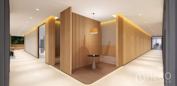 办公空间 出租在Huai Khwang, Bangkok - 走廊设有木质卡座与吊灯，天花隐藏灯带营造温暖氛围。