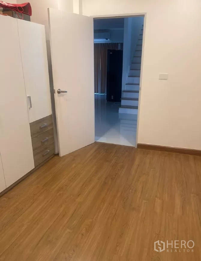 Detached House for rent or sale in Saphan Sung, Bangkok - Bedroom entry looking toward the staircase and glossy hallway floor.