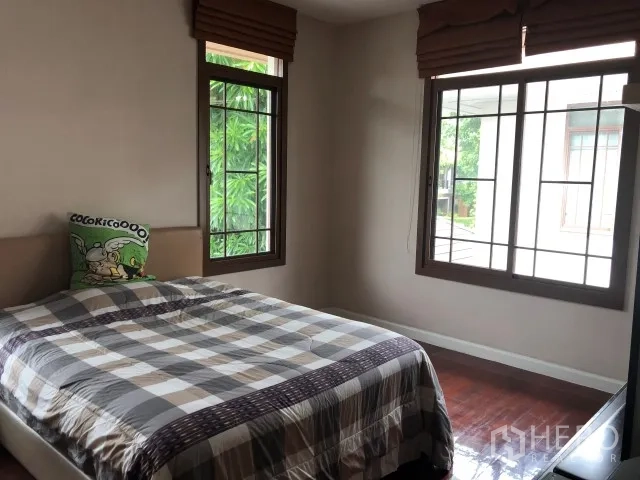 Detached House for rent in Bang Phli, Samut Prakan - Guest bedroom with large windows, wood floors and garden outlook.