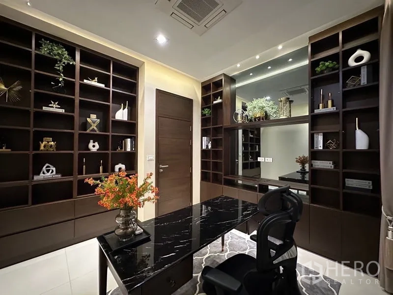 Detached House for rent - Built-in home office with dark wood shelving, black marble desk and task chair.