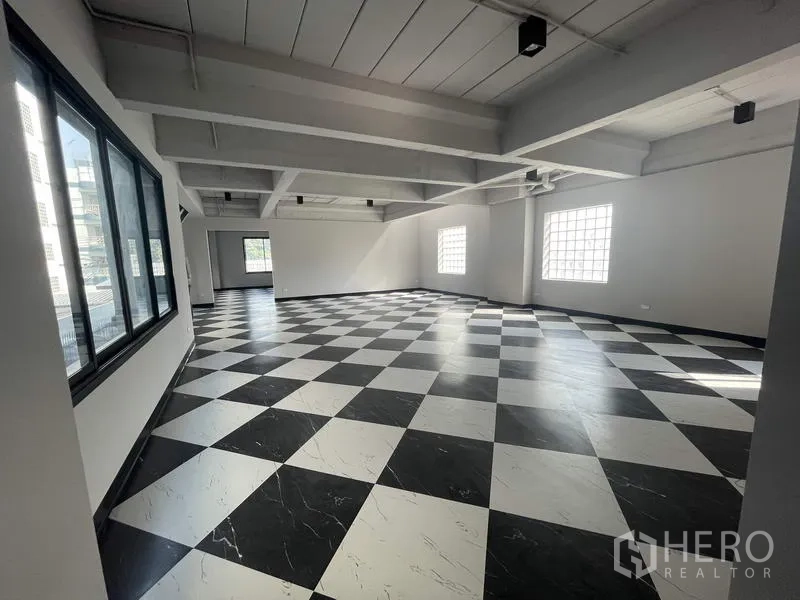 Home Office for rent in Phaya Thai, Bangkok - Bright corner office with checkered floors, glass-block windows and beams.