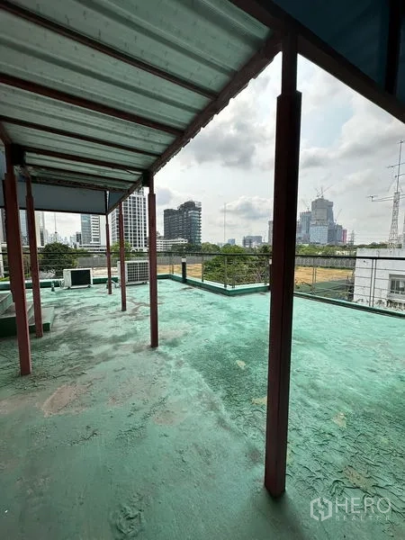 Office Space for rent in Pathum Wan, Bangkok - Rooftop terrace with covered walkway and city skyline views.