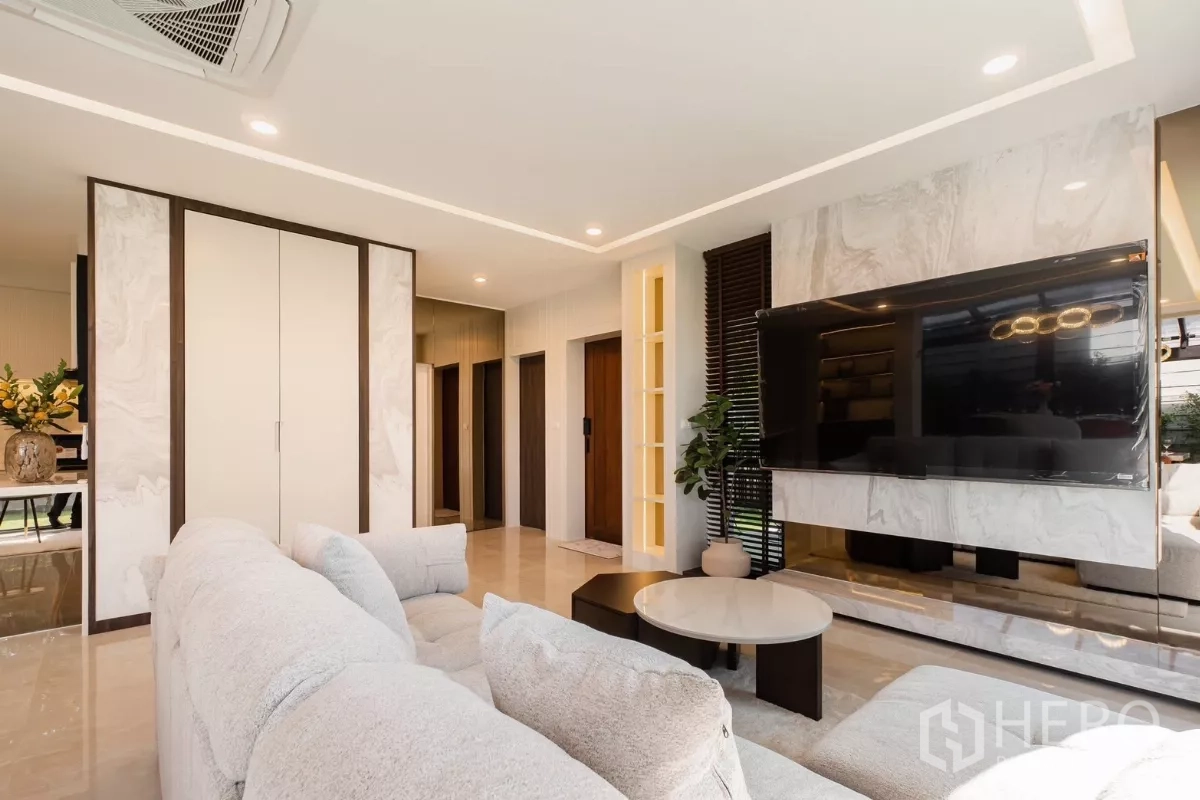 Detached House for rent or sale in Prawet, Bangkok - Lounge view toward storage cabinets and doors under cove lighting