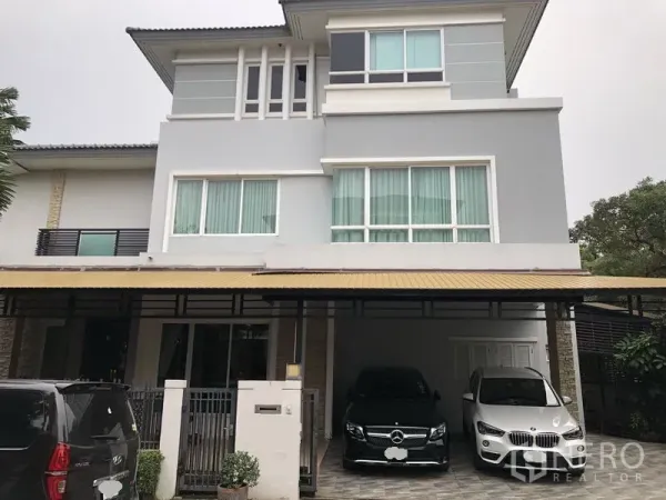 Detached House for rent or sale in Saphan Sung, Bangkok - Modern three-storey house facade with gated entrance and covered double carport