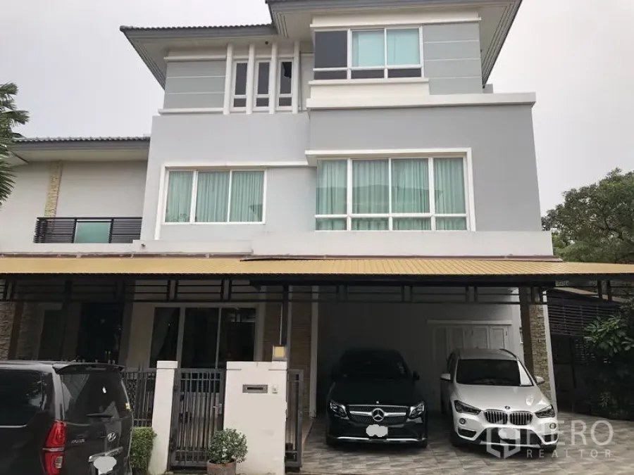 Detached House for rent or sale in Saphan Sung, Bangkok - Modern three-storey house facade with gated entrance and covered double carport