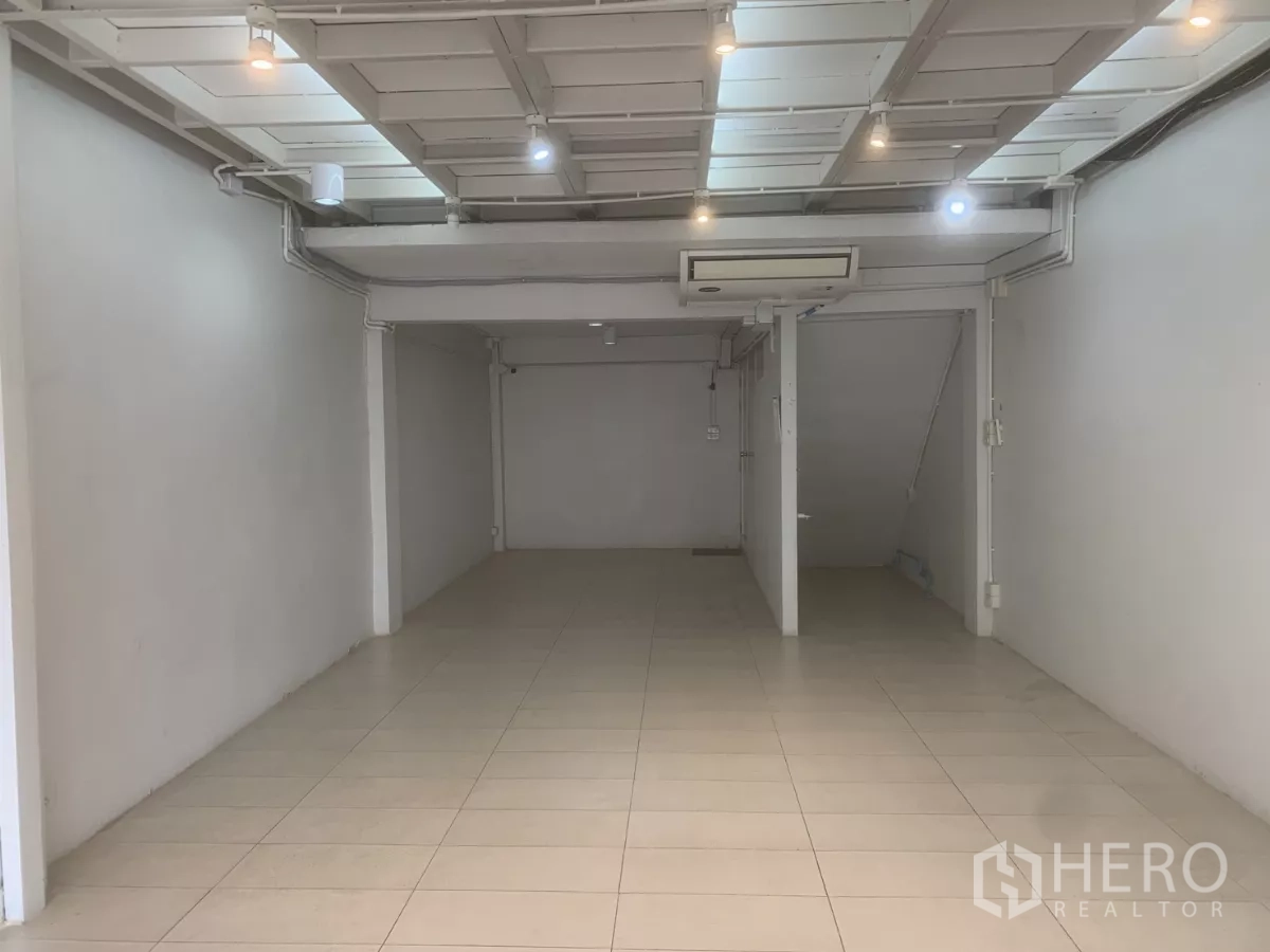 Retail Space for rent in Yan Nawa, Bangkok - Open-plan shop interior with white walls, tiled flooring, spotlight ceiling and air conditioner.