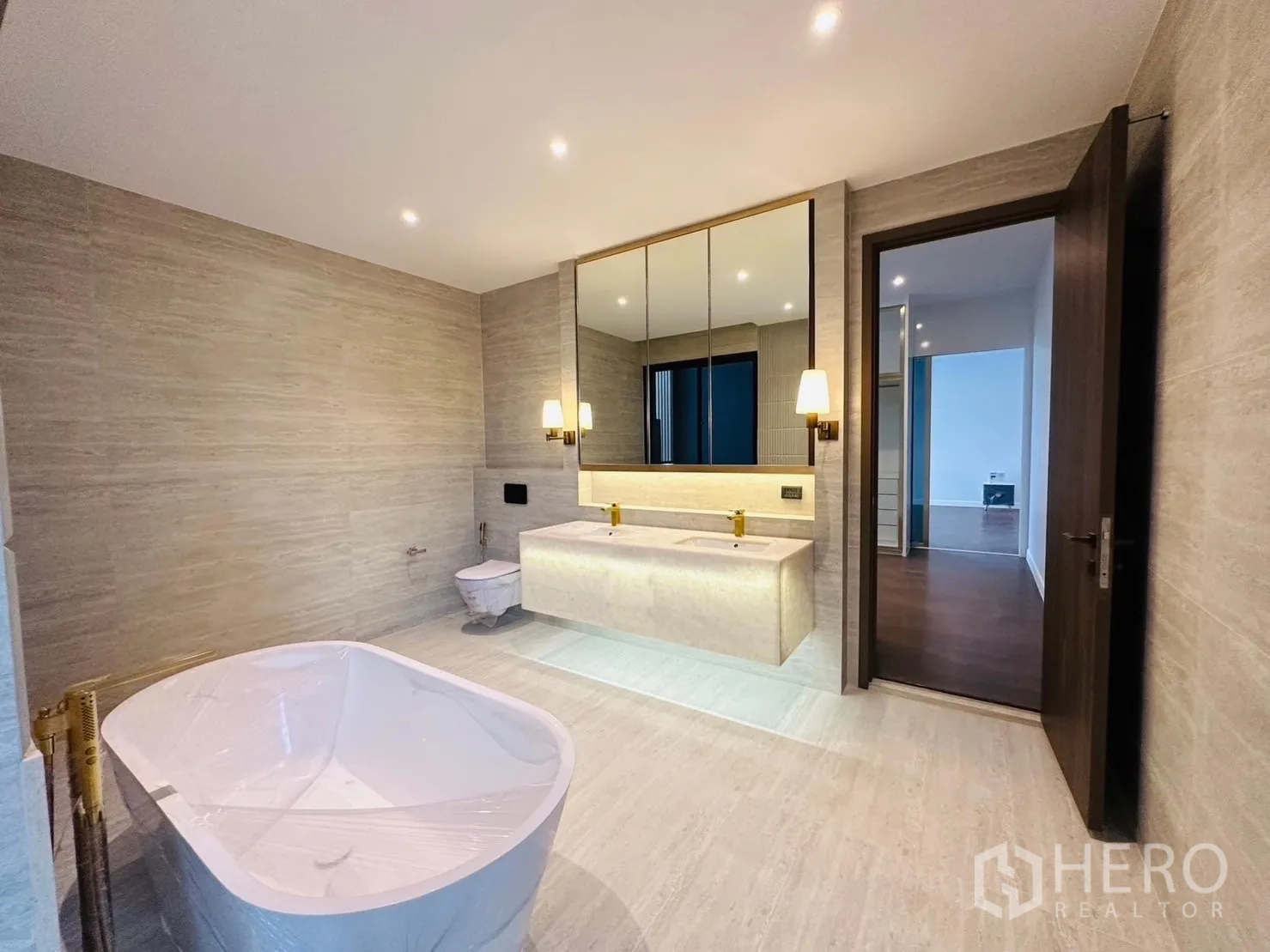Detached House for rent - Luxury bathroom with freestanding bathtub, double vanity and warm lighting.