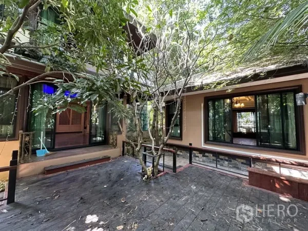 Detached House for sale in Lam Luk Ka, Pathum Thani - Private courtyard deck surrounded by large windows and greenery