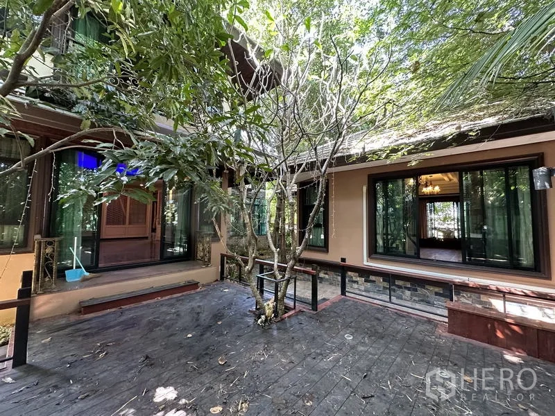 Detached House for sale in Lam Luk Ka, Pathum Thani - Private courtyard deck surrounded by large windows and greenery