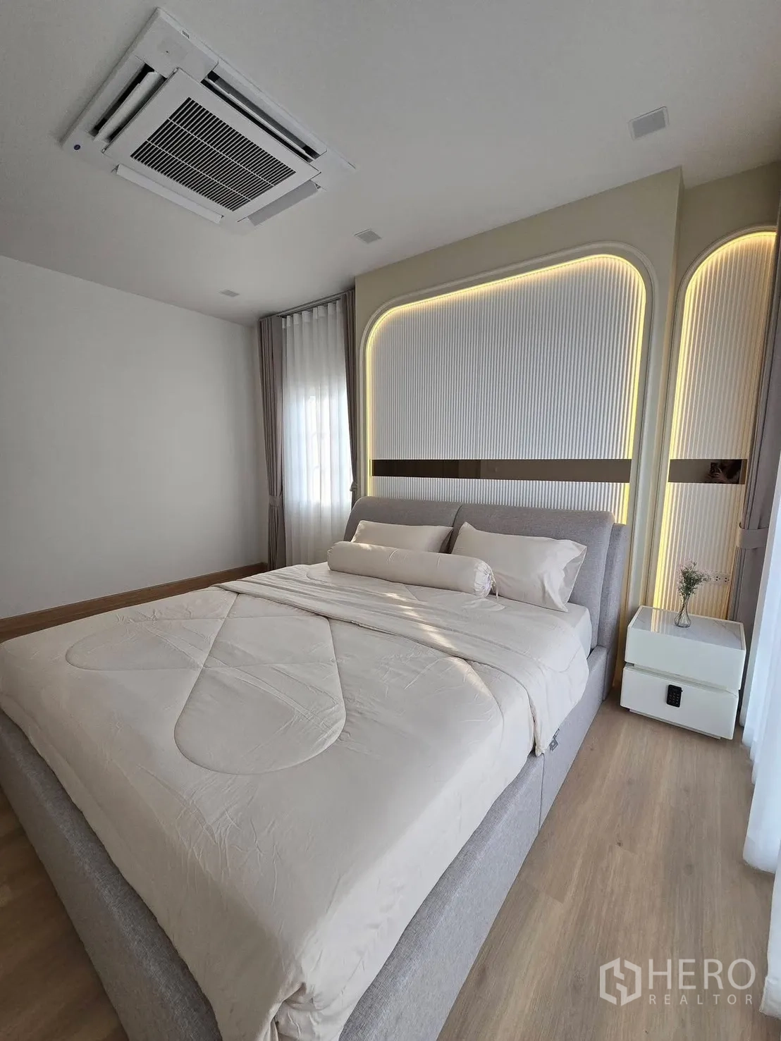 Semi-detached House for rent in Mueang Samut Prakan, Samut Prakan - Master bedroom view with ceiling cassette air-conditioner, king bed and LED headboard.