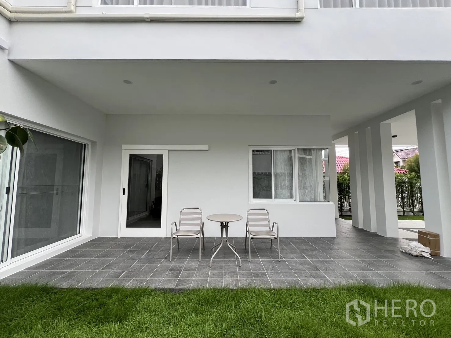 Detached House for rent in Saphan Sung, Bangkok - Rear facade showing tall windows and upper floor design.