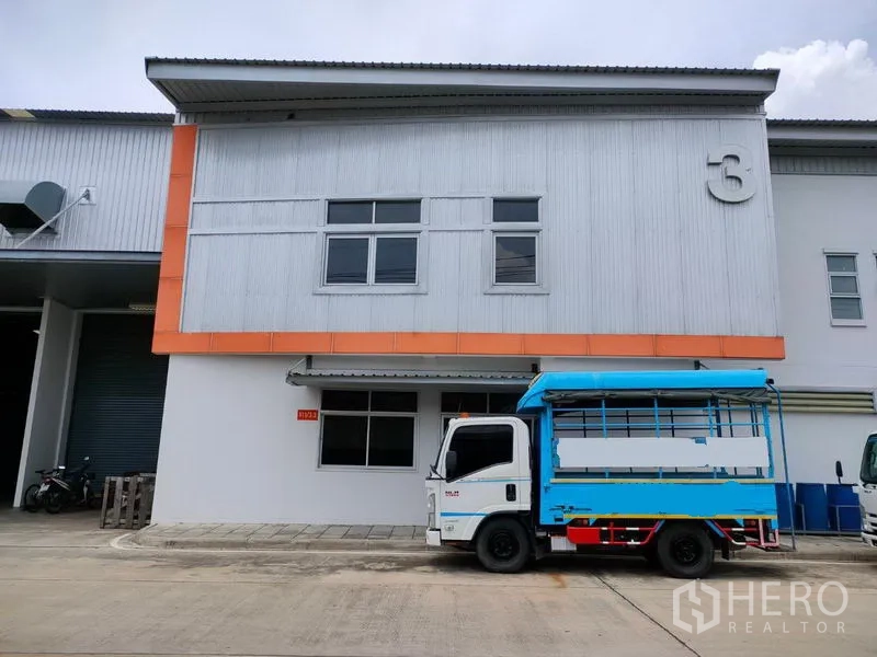 Factory for rent in Phra Nakhon Si Ayutthaya - Factory frontage with canopy and parking area where a delivery truck is stationed.