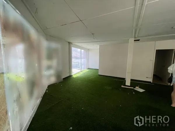 Retail Space for rent in Watthana, Bangkok - Flexible back room with artificial turf flooring and large sliding windows.