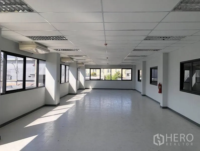 Factory for rent or sale in Bang Sao Thong, Samut Prakan - Spacious upper-floor office with large windows on both sides, tiled floor, air-conditioning and abundant natural light.