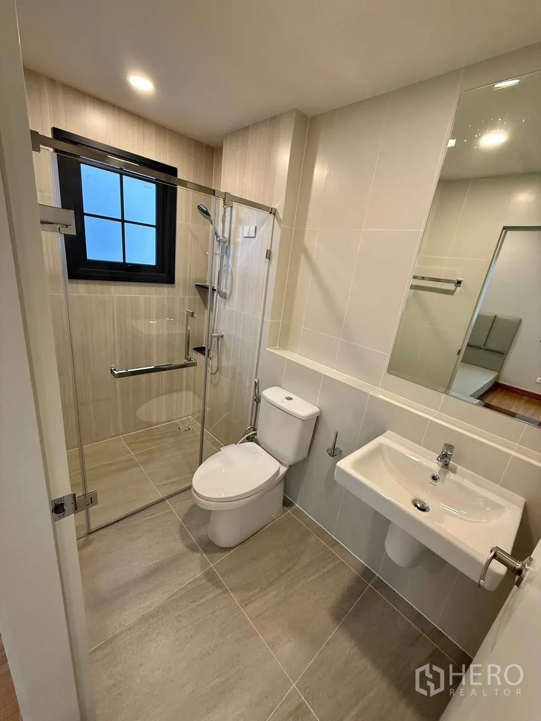 Property Image #16 for property HRE00374