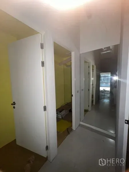 Retail Space for rent in Watthana, Bangkok - Back corridor with white doors and a full-height mirror, ideal for staff or fitting rooms.