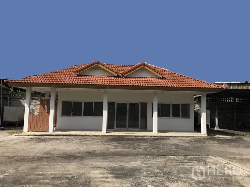 Warehouse for rent or sale in Lam Luk Ka, Pathum Thani - Single-storey office or house with a red tiled roof and front porch.