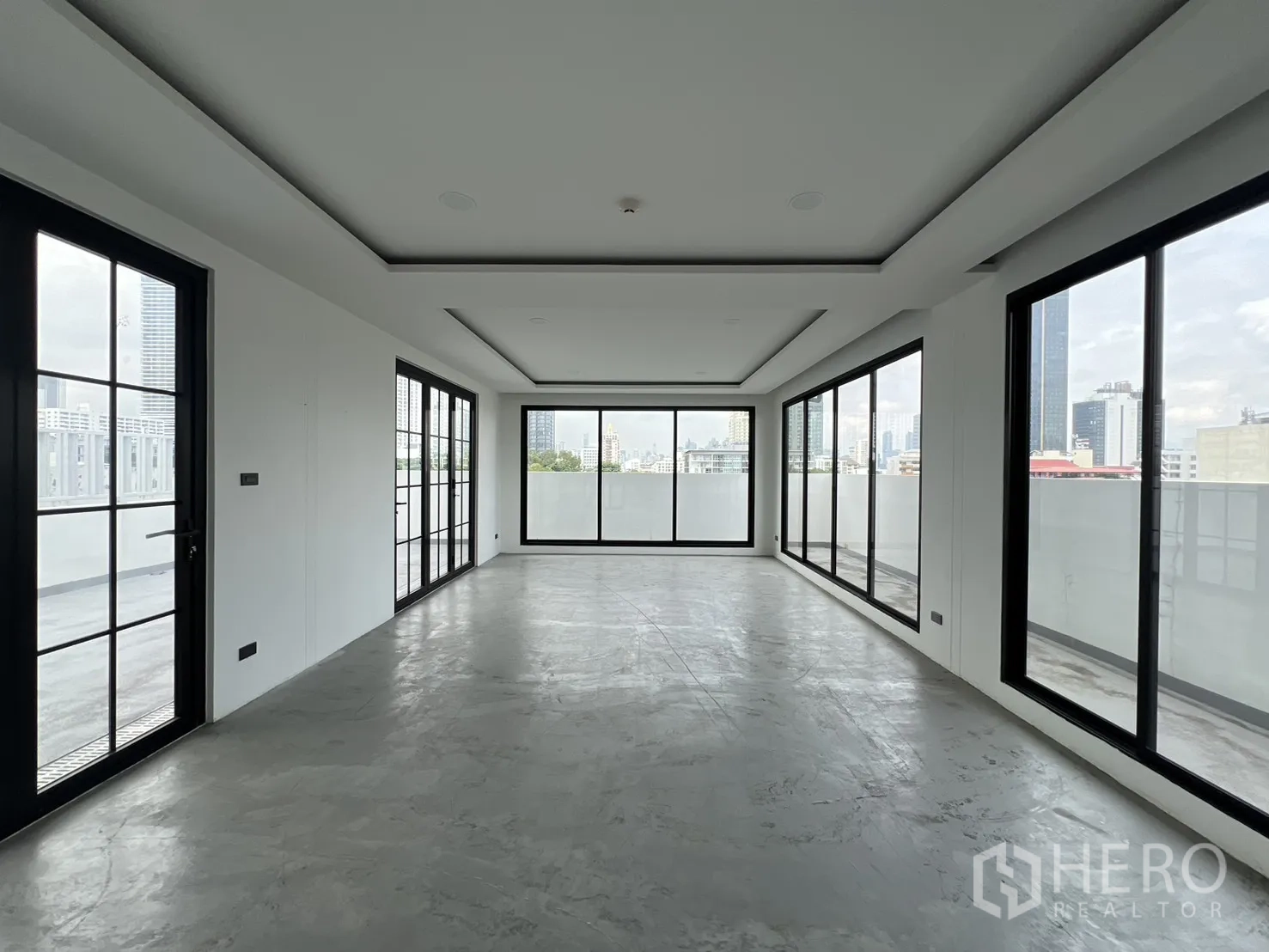 Retail Space for rent in Khlong Toei, Bangkok - Elongated rooftop deck with city tower backdrop.
