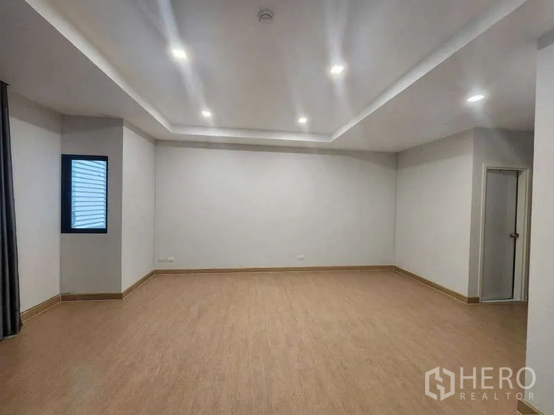 Home Office for rent in Lat Krabang, Bangkok - Large flexible room with cove ceiling, wood floors and side window for natural light.