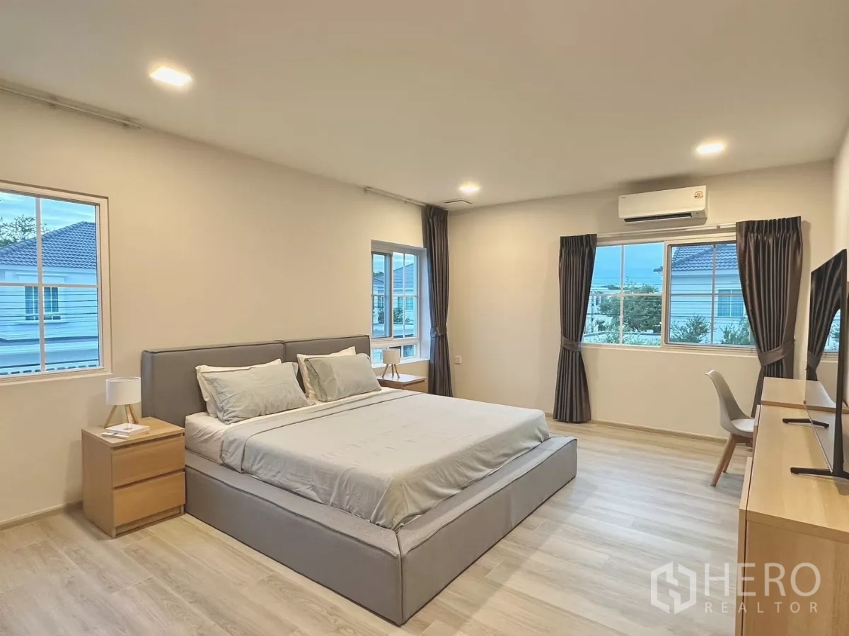 Detached House for rent in Bang Phli, Samut Prakan - L-shaped kitchen featuring fridge, washer, ample cabinets and tiled backsplash.