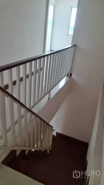 Townhouse for  in Lam Luk Ka, Pathum Thani - Bright stairwell with white railings and wooden steps, window bringing natural light.