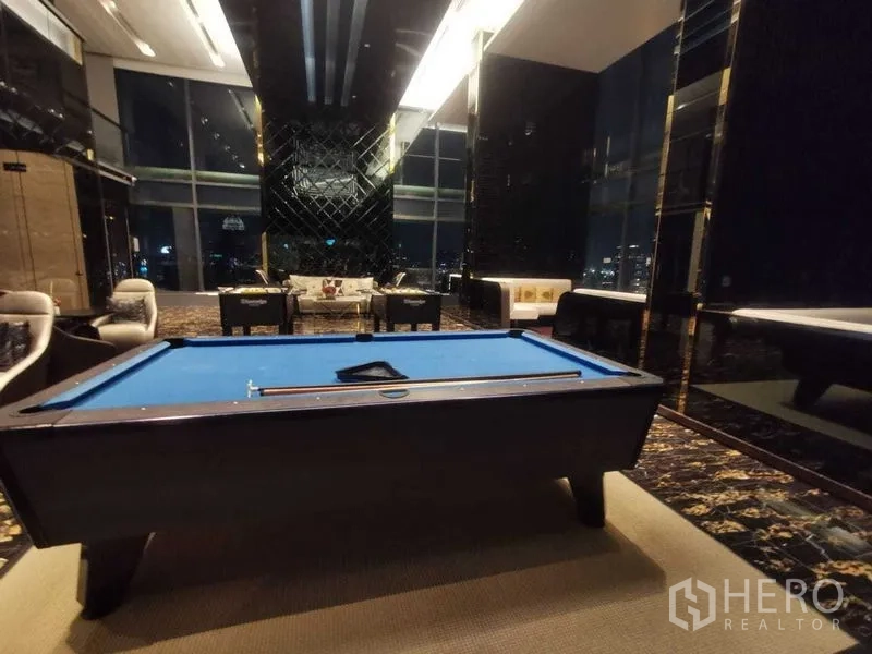 Condominium for rent in Ratchathewi, Bangkok - Billiards room with blue felt table in a high-ceiling lounge.