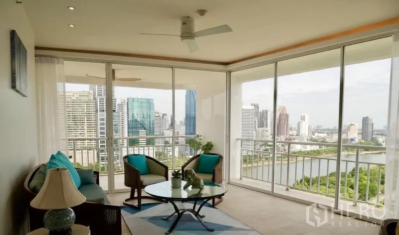 Condominium for rent in Khlong Toei, Bangkok - Corner lounge with floor-to-ceiling windows and panoramic city views.