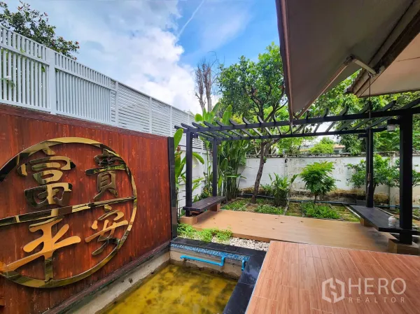 Detached House for rent in Bang Kapi, Bangkok - Zen-style patio with a wooden feature wall, pergola and koi pond beside the garden.