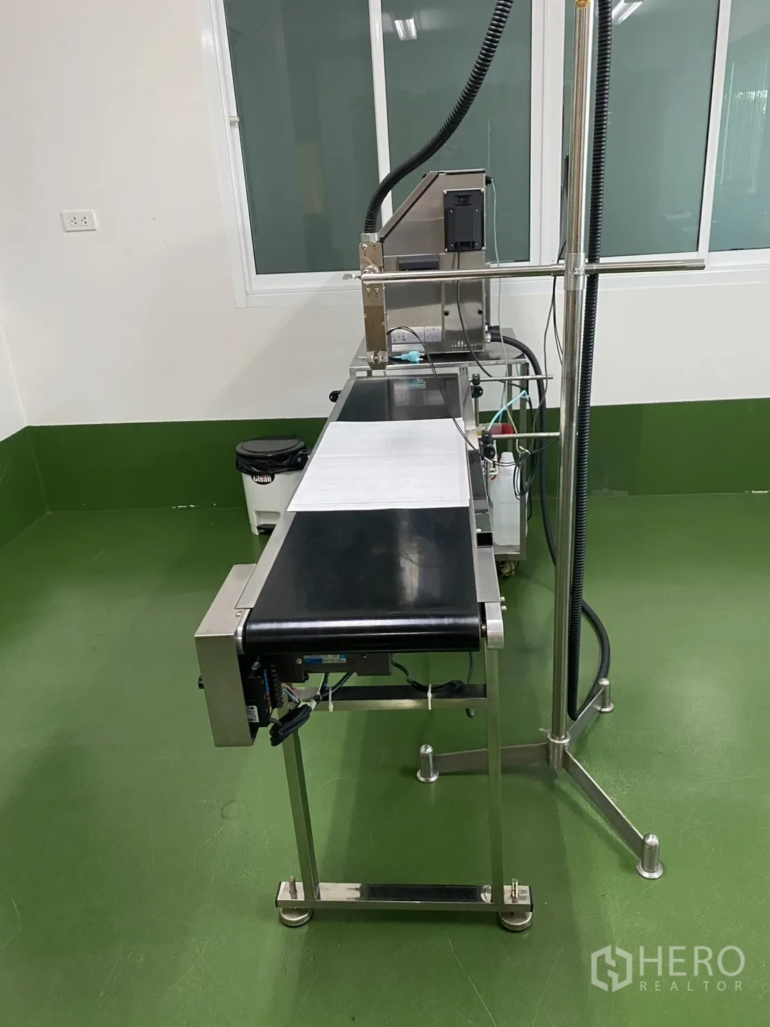 Factory for sale in Khlong Luang, Pathum Thani - Small conveyor belt line in a bright, clean manufacturing space.