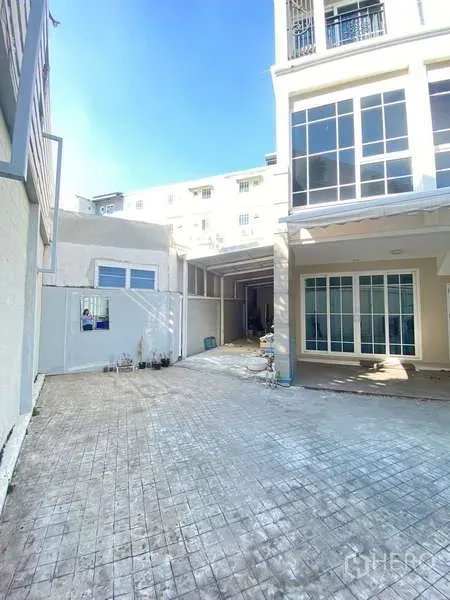 Home Office for rent or sale - Spacious front courtyard and covered carport allowing multi-car parking beside the townhouse.