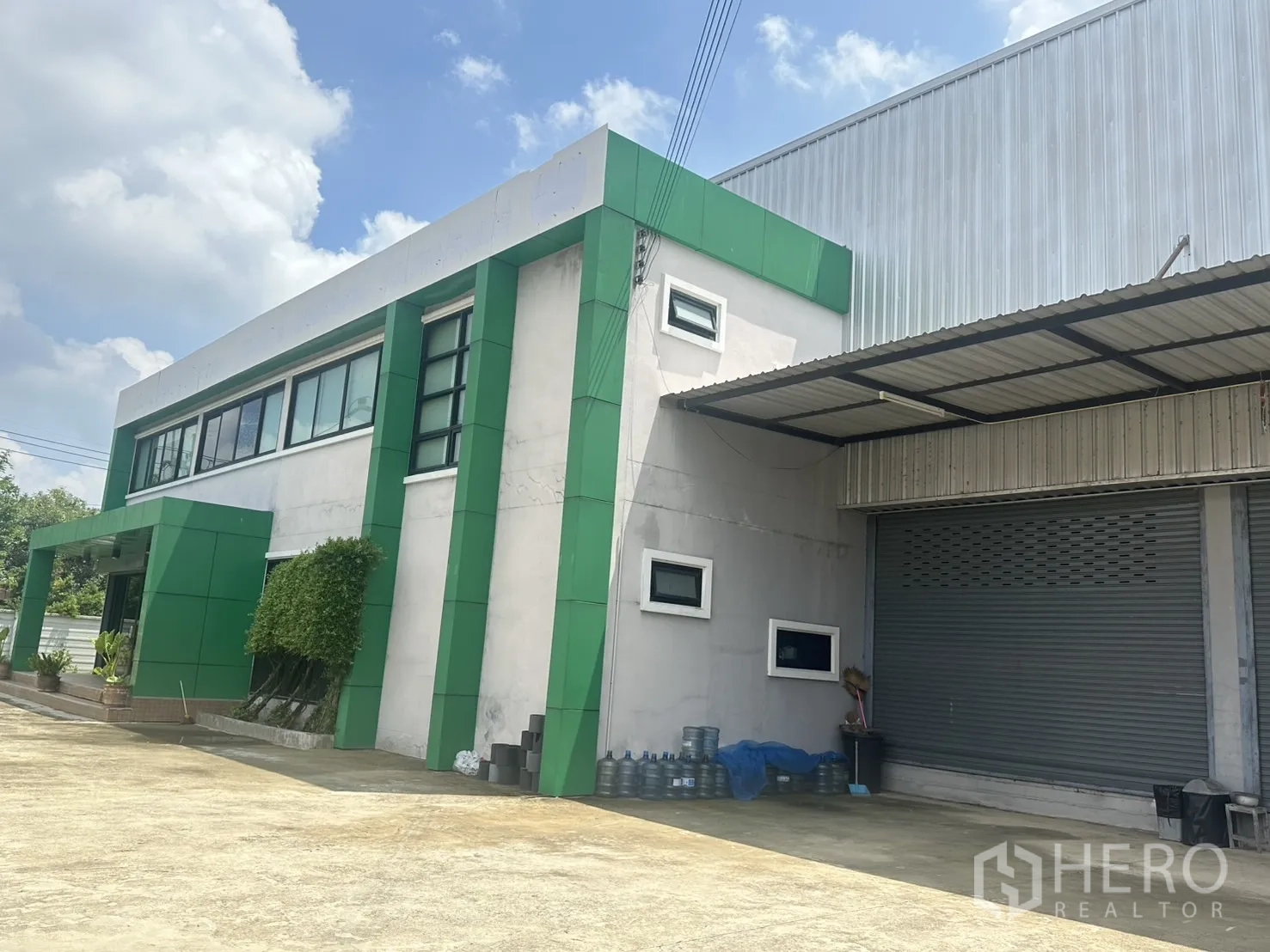 货栈 出售在Bang Len, Nakhon Pathom - 金属夹层仓库雨棚连接现代办公楼