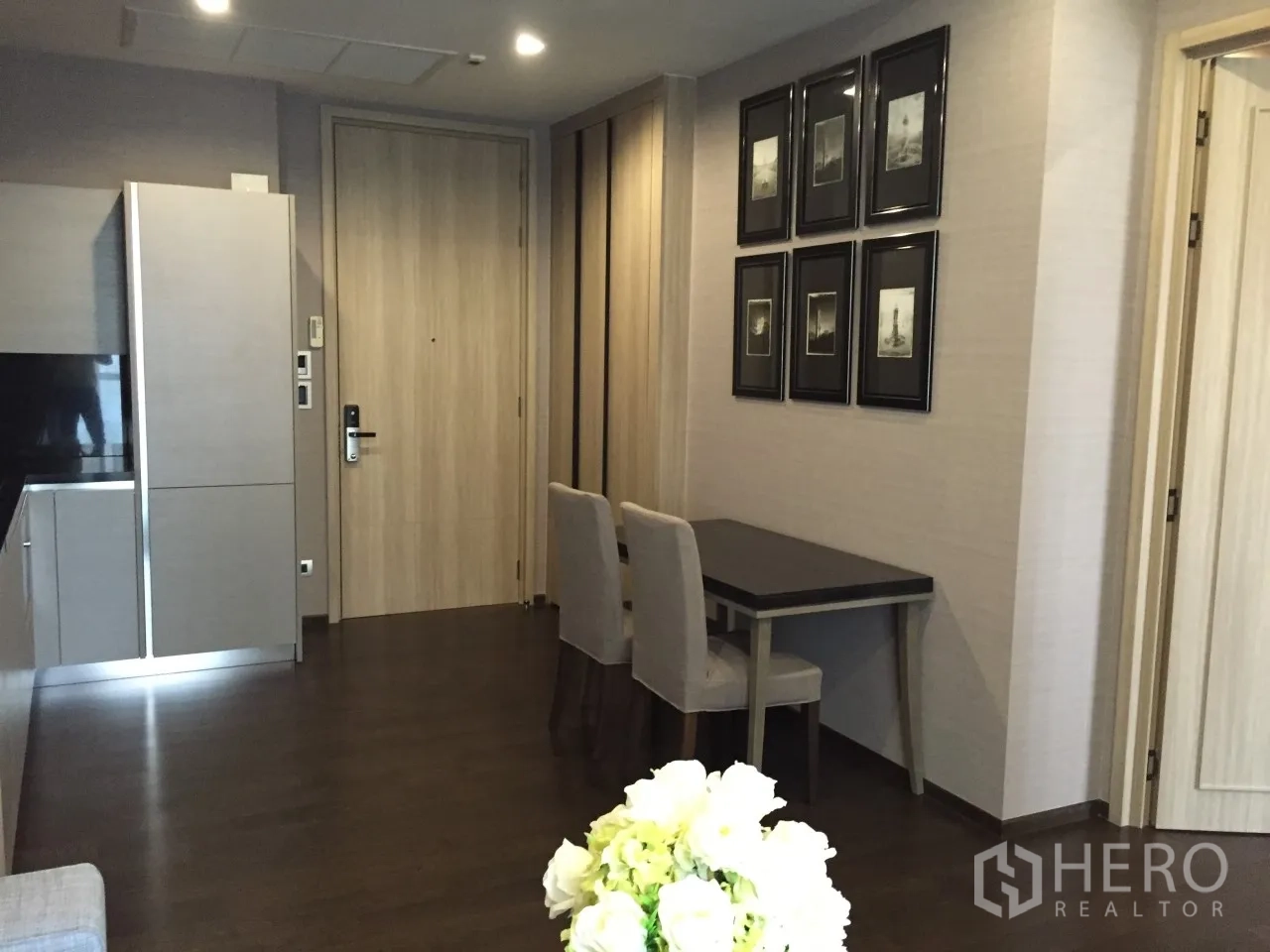 Condominium for rent in Watthana, Bangkok - Entry hall with built-in cabinetry and a compact dining or work table in a Watthana condominium.