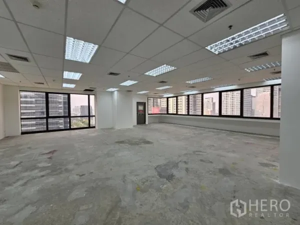 Office Space for rent in Bang Rak, Bangkok - Bright shell office space with extensive windows and city views ready for tenant fit-out.
