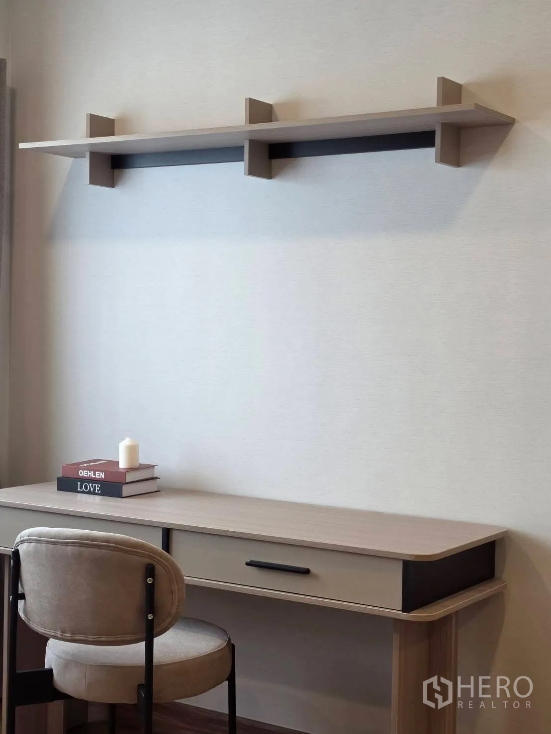 Detached House for rent in Bang Phli, Samut Prakan - Minimal study corner with wood desk, chair, and floating shelf.